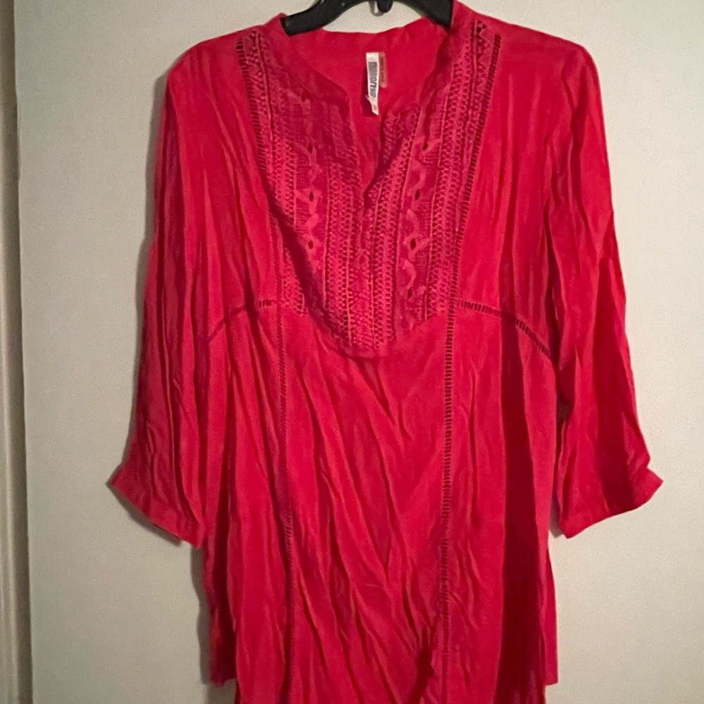 Monoreno fuschia top never worn